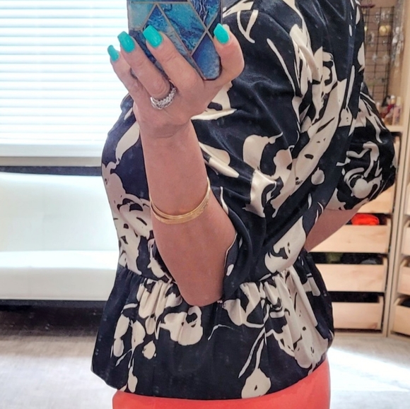 Gorgeous J.S. Collections short sleeved dress jacket - Picture 12 of 17